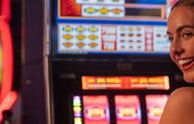 Vegas Slots စလော့ မြန်မာကျပ် MMK ဖြင့် Jackpot ဂိမ်း ကစားနေပုံ